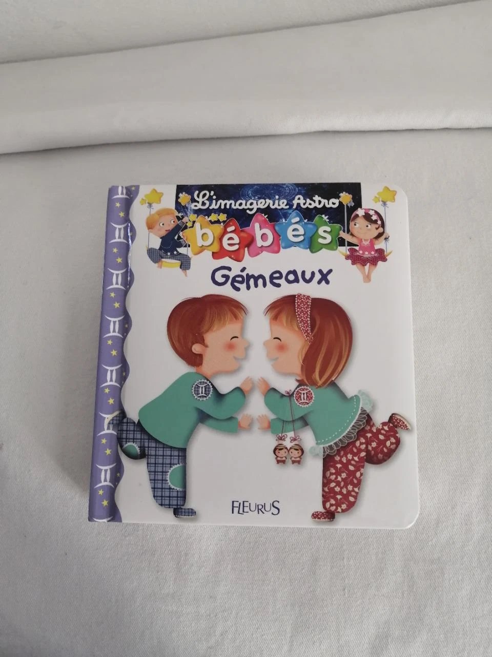 livre enfant - l'imagerie astro bébés gémeaux